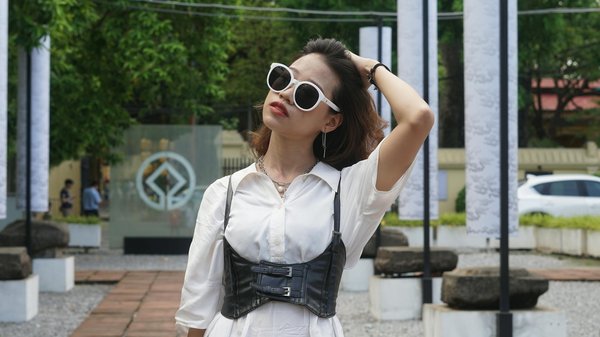 Quelles sont les astuces pour un look monochrome élégant ?